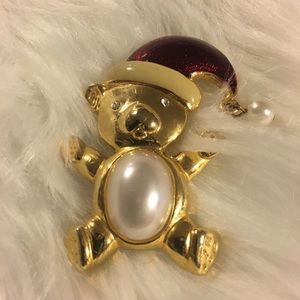 Christmas teddy bear brooch with pearl on hat